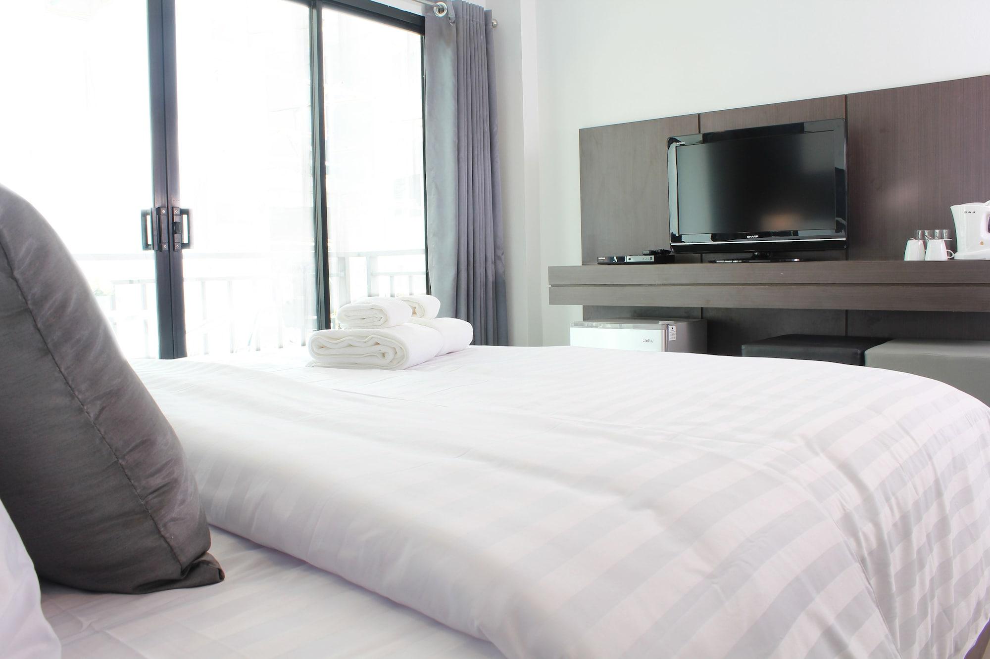 Hotel The Artist House Patong Exterior foto