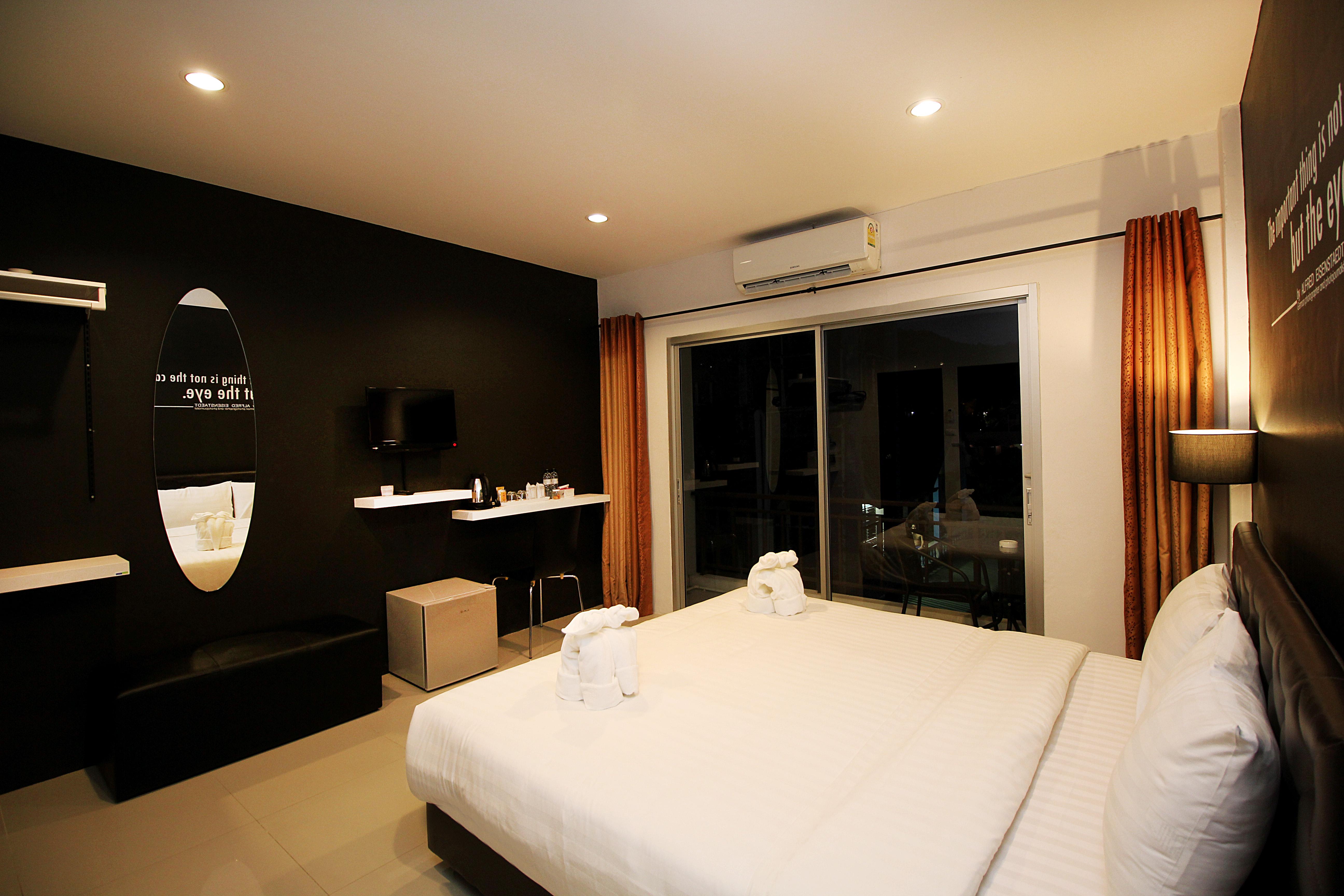 Hotel The Artist House Patong Exterior foto